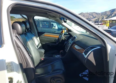 2009 Cadillac Srx V6 z USA, uszkodzony, nr VIN 1GYEE637390113015